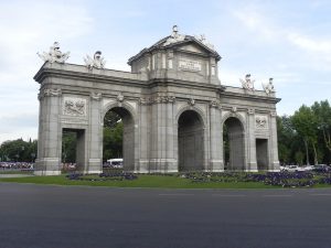 puerta-de-alcala-3863372_1280