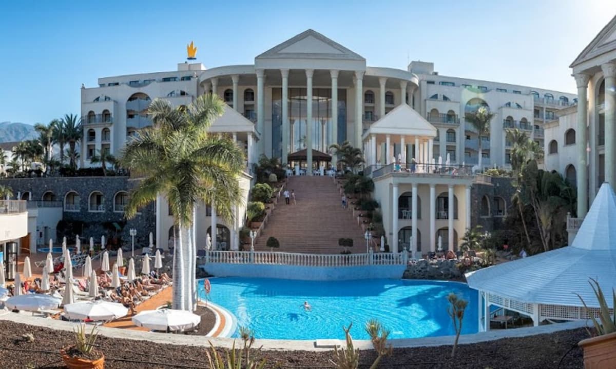 Piscinas e instalaciones del hotel Bahía Princess en Tenerife