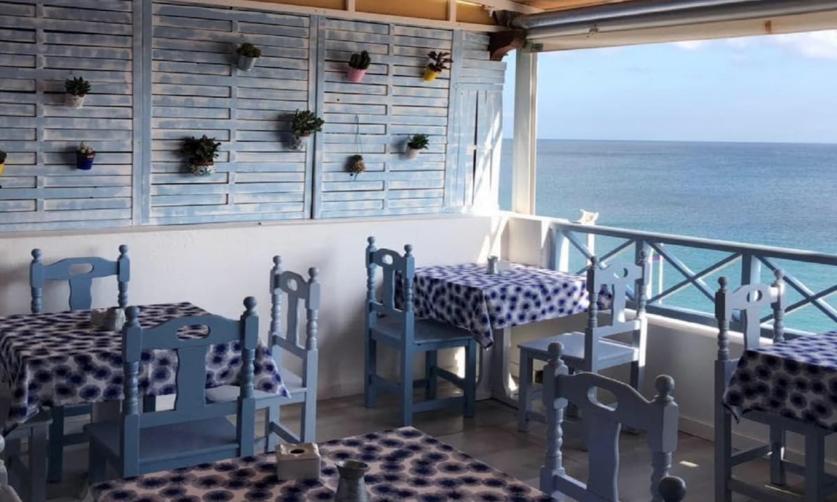 Restaurante de Lanzarote con vistas al mar de Playa Blanca