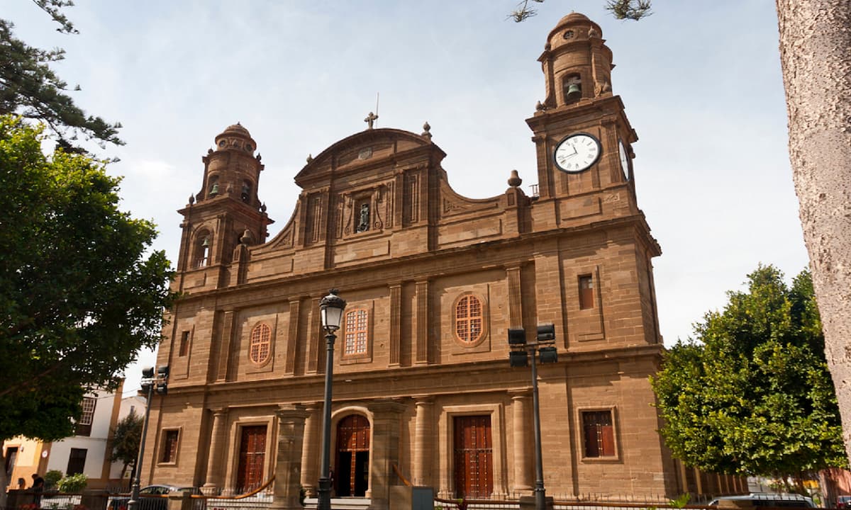 Main façade of the church of Santiago de Gáldar