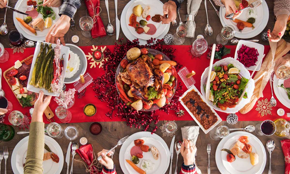 Festlich gedeckter Weihnachtstisch auf den Kanarischen Inseln