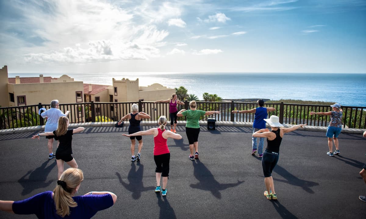 Grupo practicando zumba en La Palma & Teneguía Princess