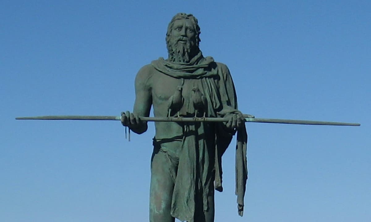 Statue of Añaterve, Chief of Güimar