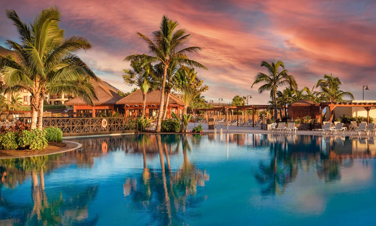 Zona de piscina del hotel Esencia de La Palma