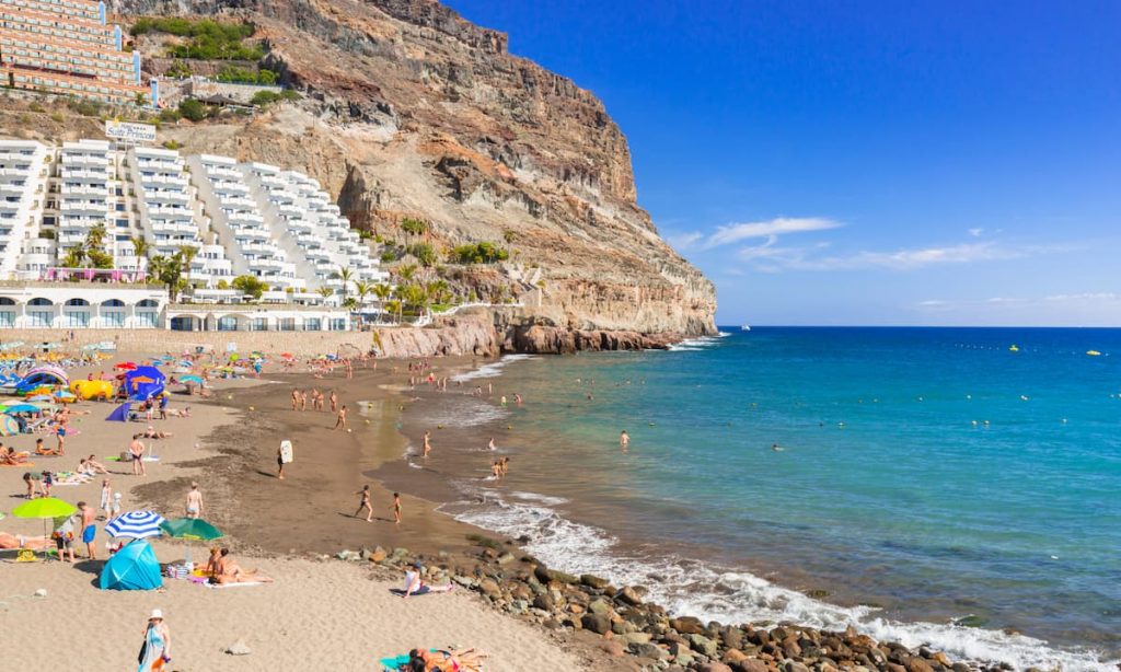 Playa de Taurito: una joya oculta entre acantilados en Gran Canaria