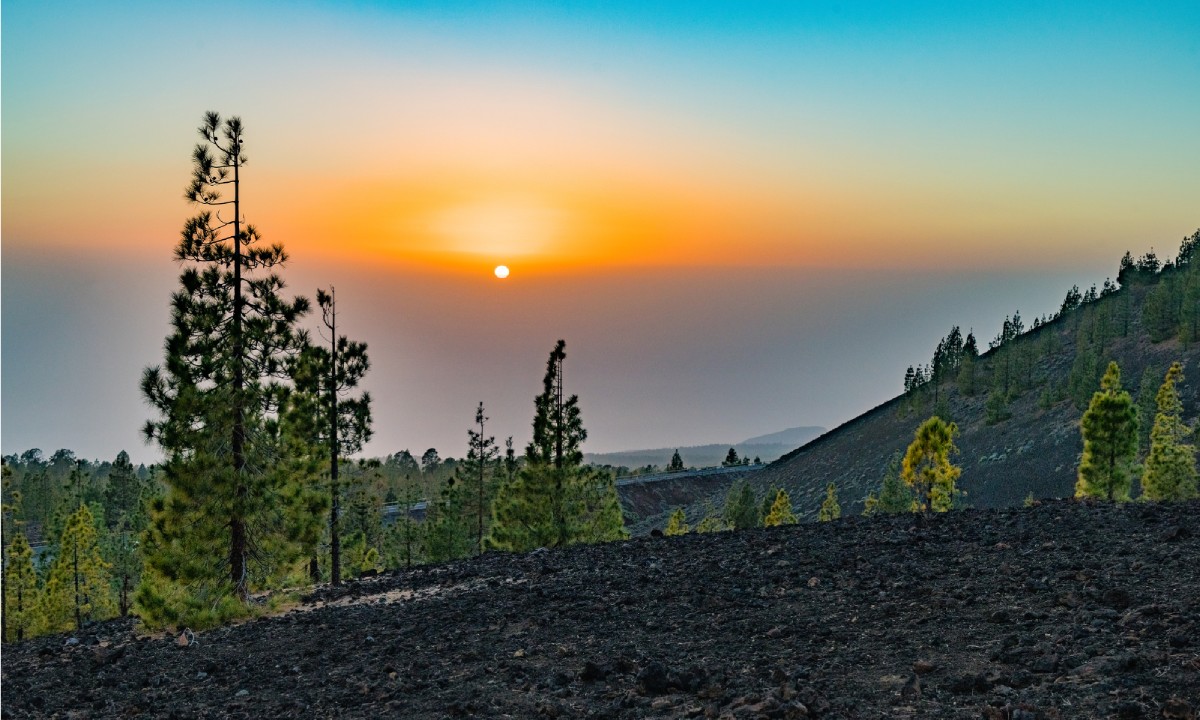 imagen con los colores de una puesta de sol en el parque nacional del teide