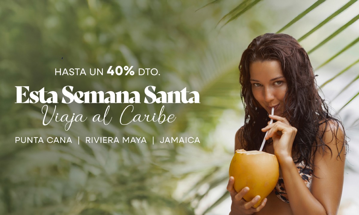 Mujer bebiendo un coco en el Caribe