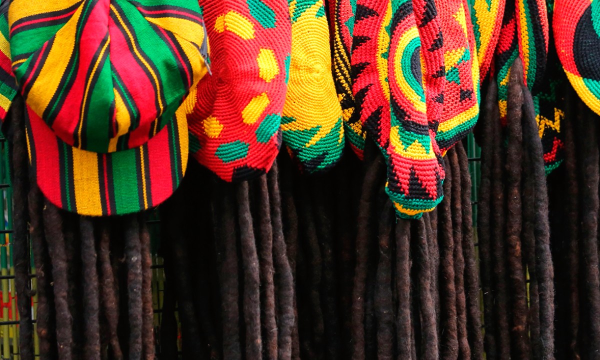 Gorro jamaicano con rastas