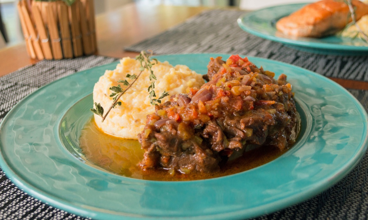 Plato de chivo guisado