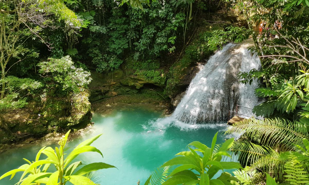 Cascada y Blue Hole en Jamaica