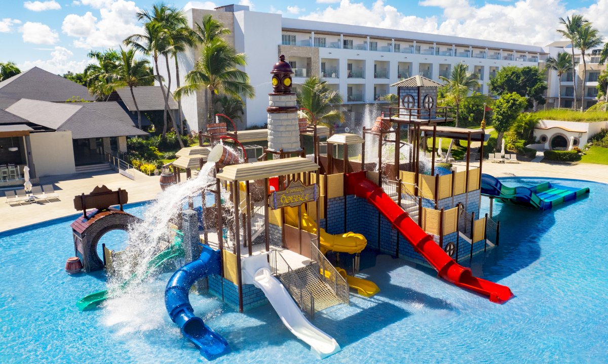 Slides in the children’s pool at the Princess Family Club Bávaro