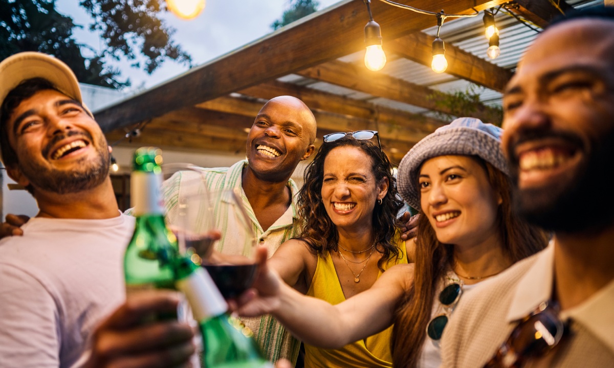 Friends raising a glass on the terrace of Bar La Terraza