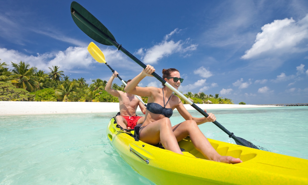 Couple kayaking in Garrafon Natural Park