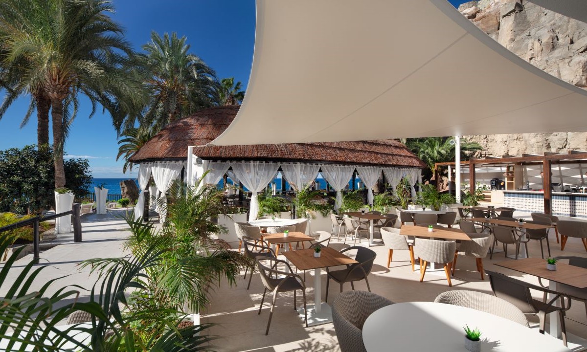 Terrasse der Corner Bar im Princess Taurito