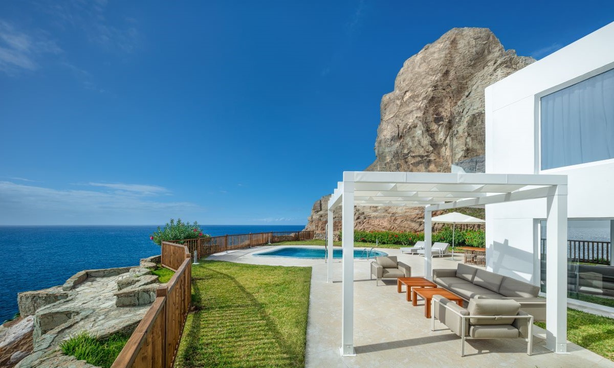 Terrasse mit Meerblick und privatem Pool – Royal Suite Princess Taurito