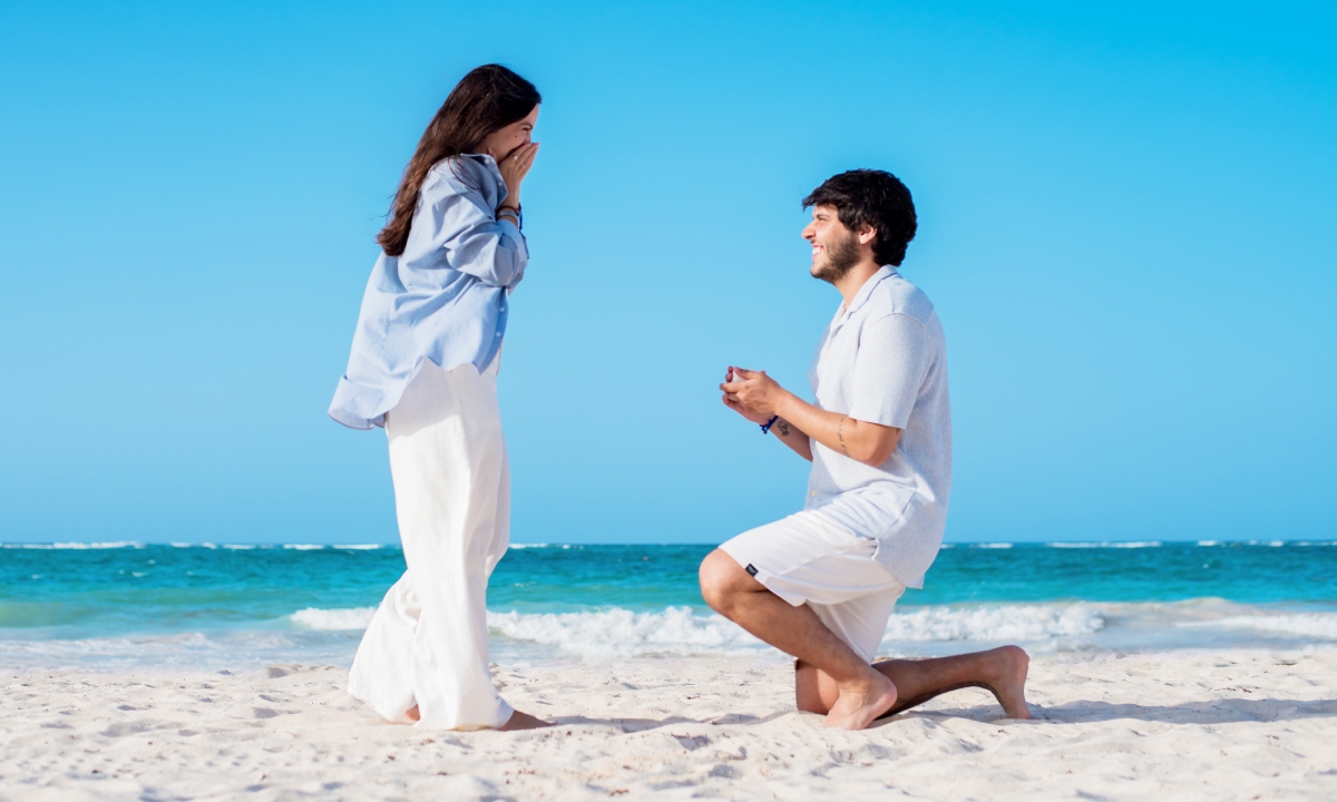 A man proposing to a woman on the beach
