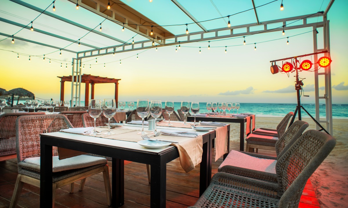 A beachside table at Café del Mar