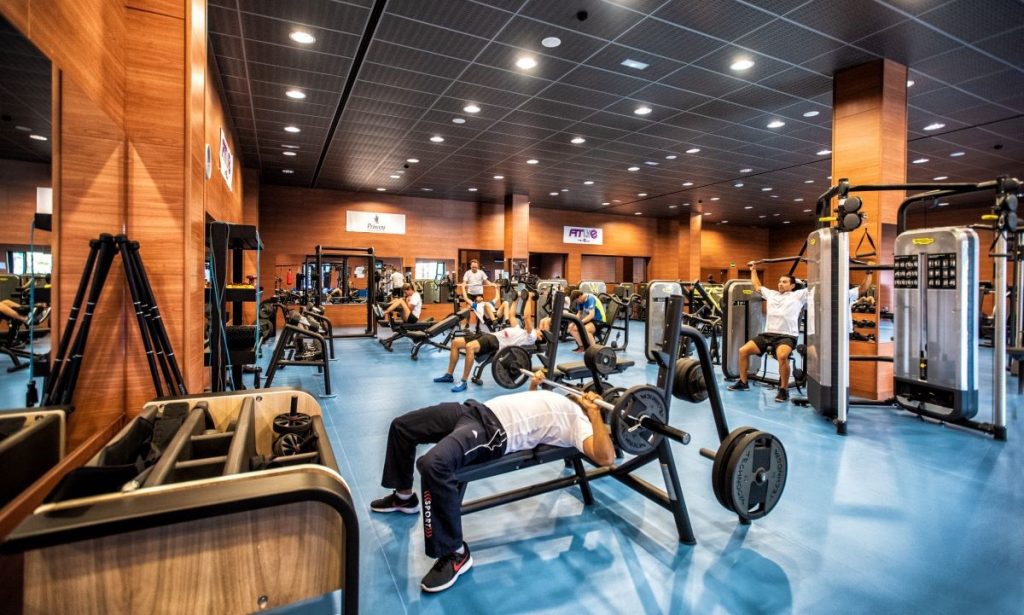 Gewichte-Bereich des Fitnessstudios im Fitness-Resort La Palma Princess