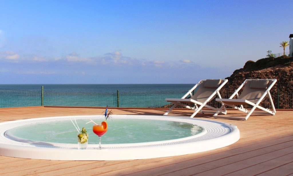 Whirlpool mit Meerblick im Club Sotavento, dem Nur für Erwachsene-Bereich im All-Inclusive-Hotel Fuerteventura Princess