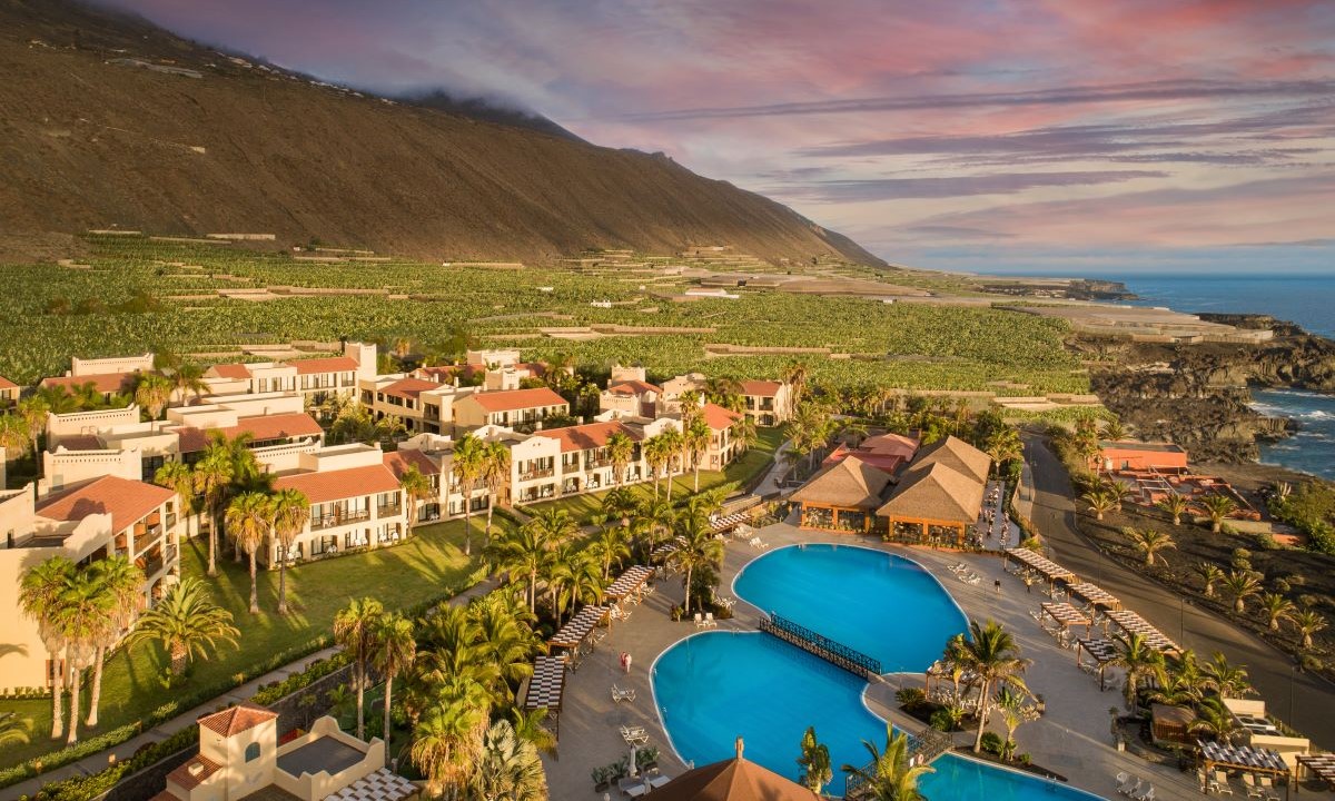 Vista aérea del hotel Esencia de La Palma by Princess, con sus propios restaurantes y piscinas en este resort de La Palma (Canarias)