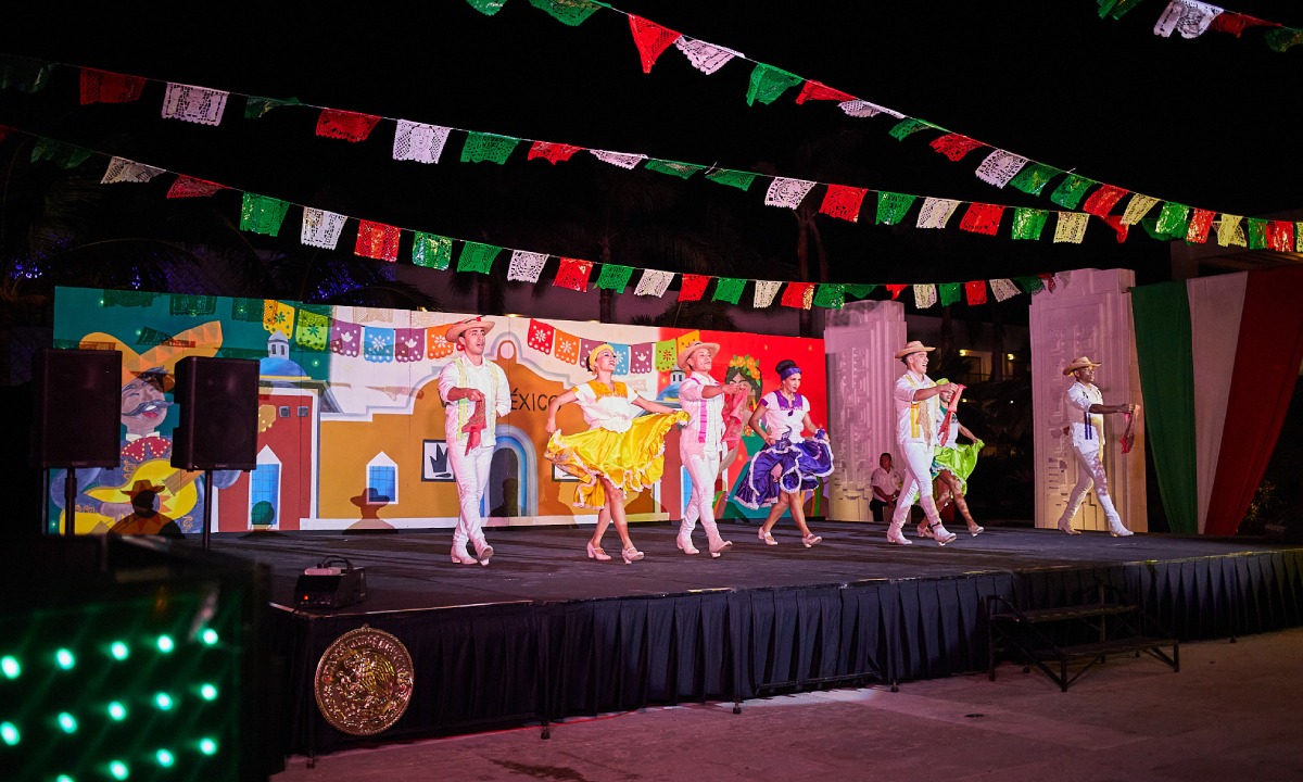 espectáculo de baile mexicano en Princess Hotels Riviera Maya