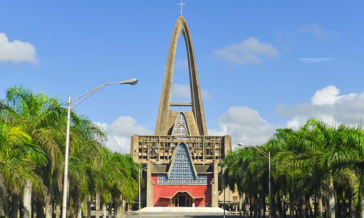 Bandera de Punta Cana con playa de fondo