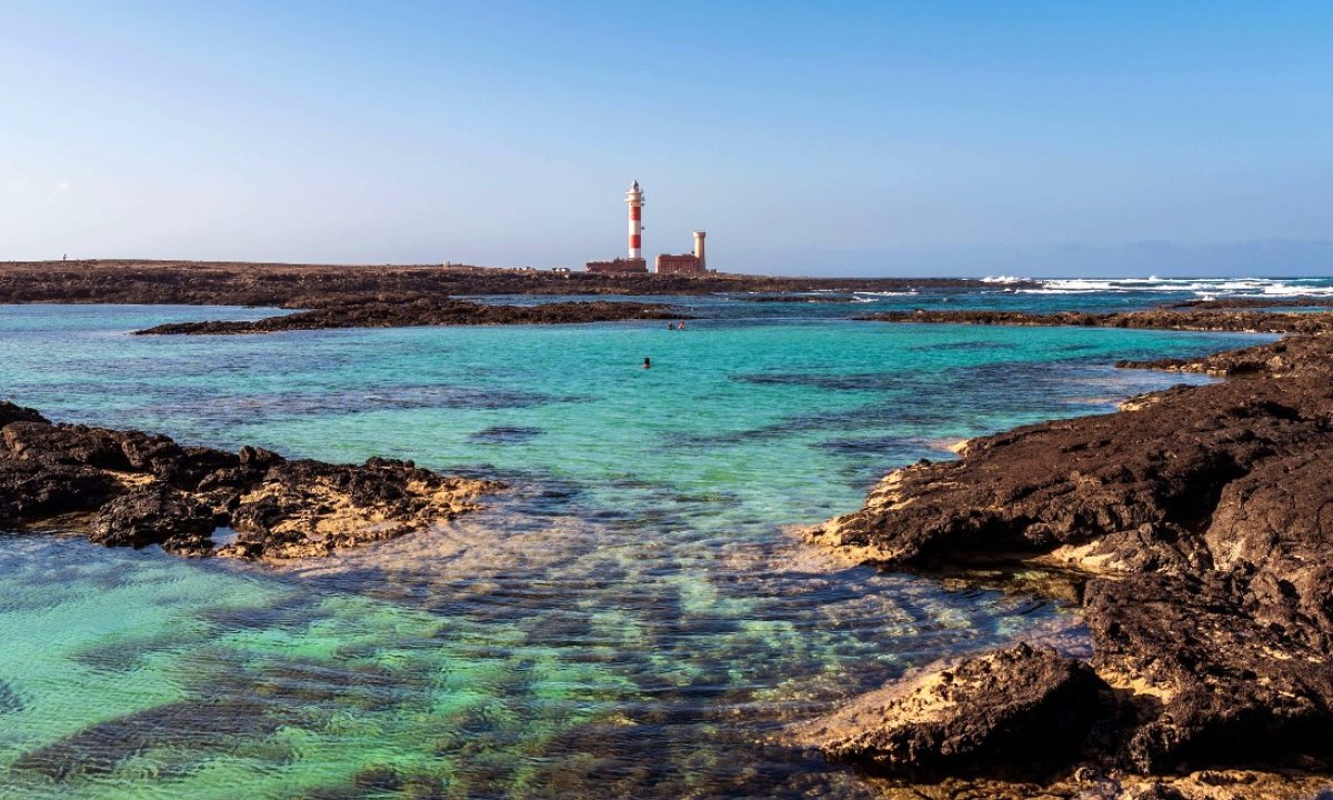 Playa de Los Charcos with volcanic rock pools in El Cotillo