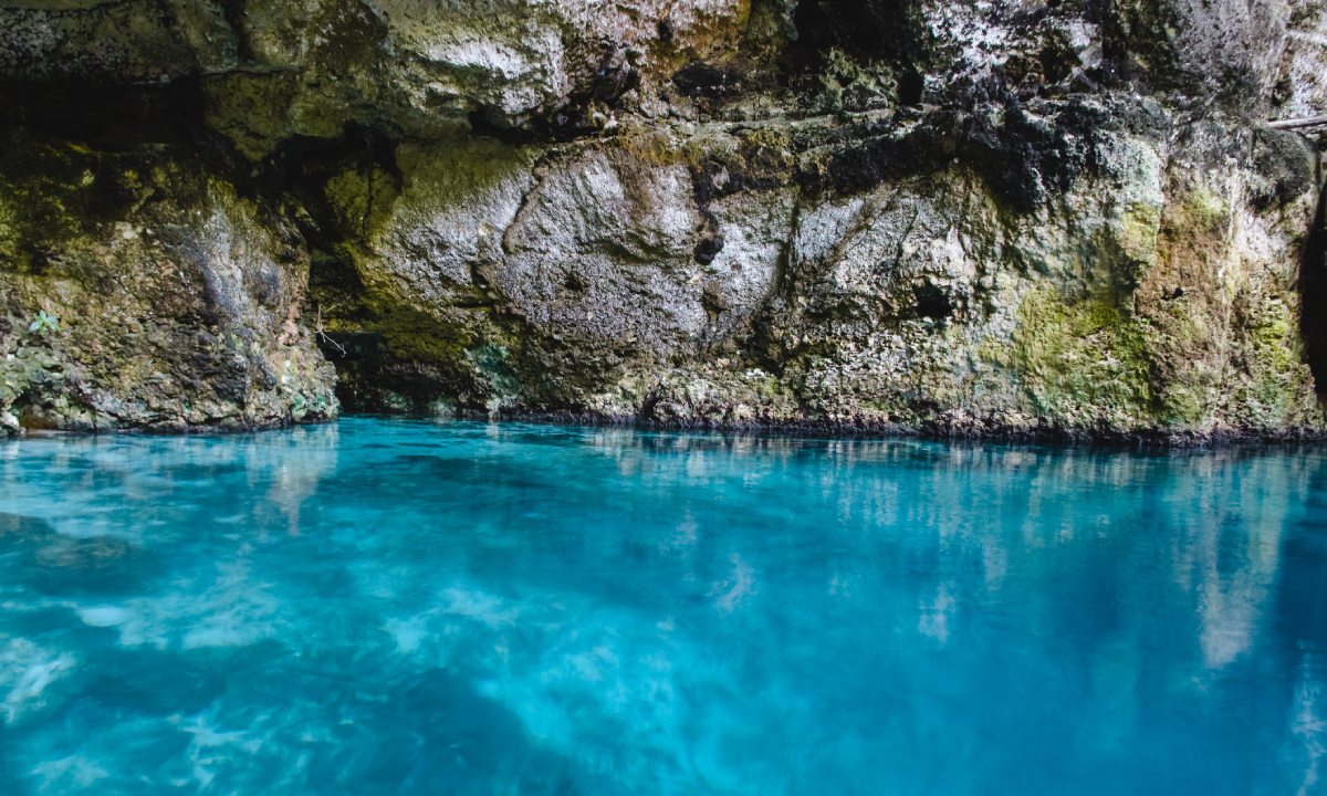 Natürliche Cenote El Hoyo Azul