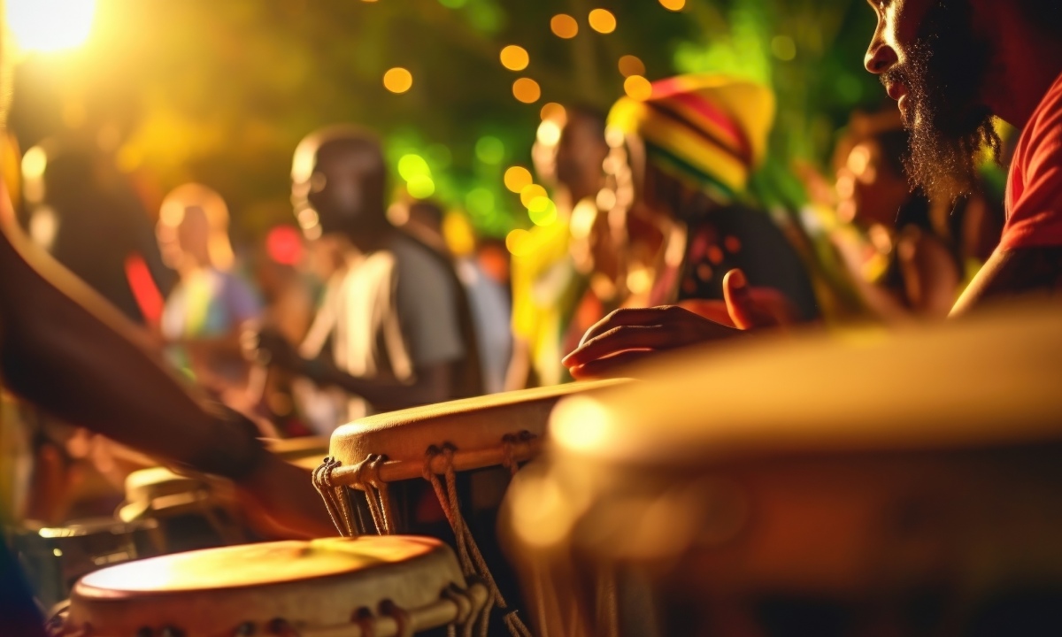 Jamaikanische Musiker spielen Trommeln
