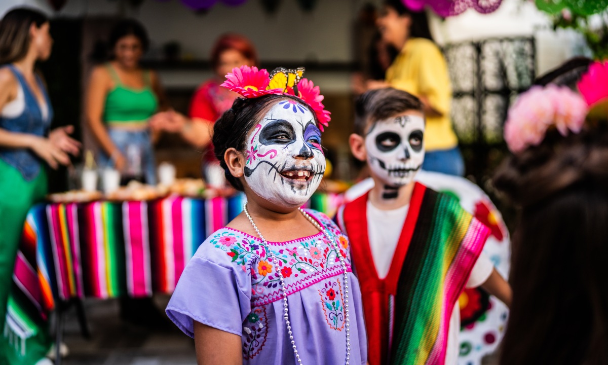 niños pintados de calaveras