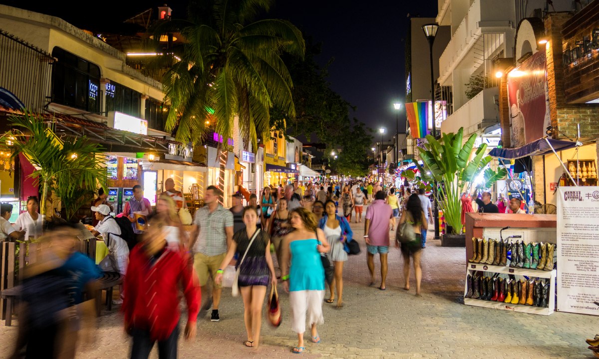 Quinta Avenida al anochecer